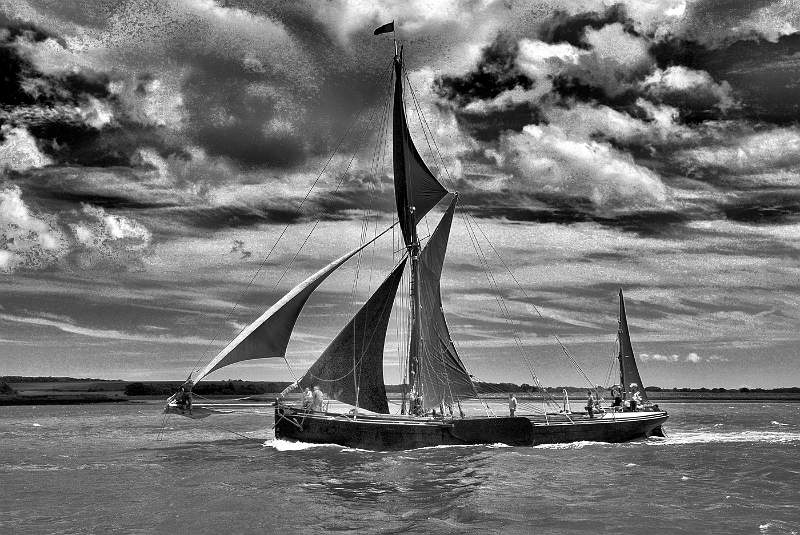 File0549 (2).JPG - All haste for Pin Mill